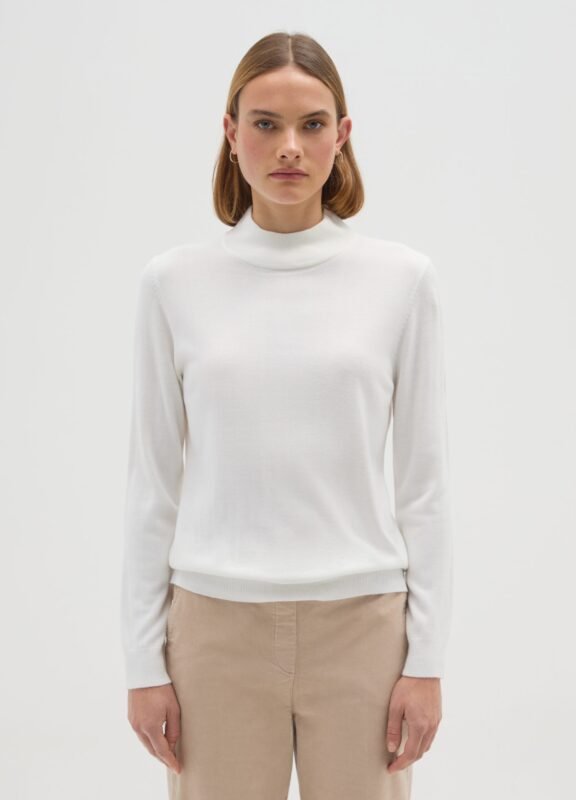 Women's mock-neck sweater in off white – front view | Halla Fashion
