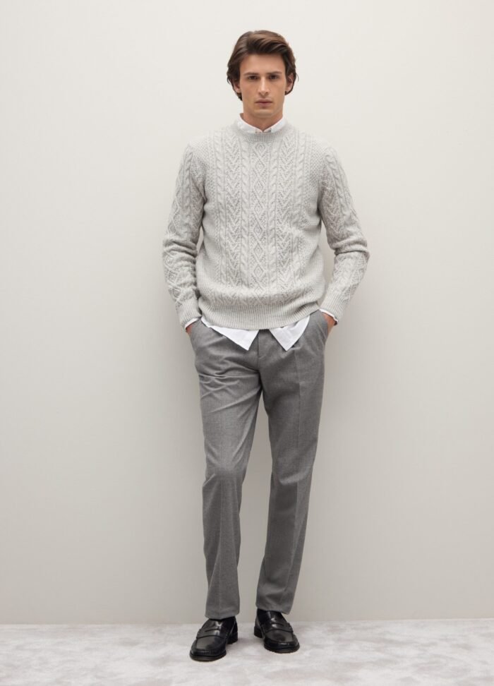 Men's acrylic-wool knit pullover in white and grey – detail view | Halla Fashion