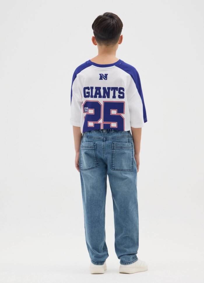 ⁦Boys' Comfort-Fit Jeans – Medium Blue⁩ - الصورة ⁦2⁩