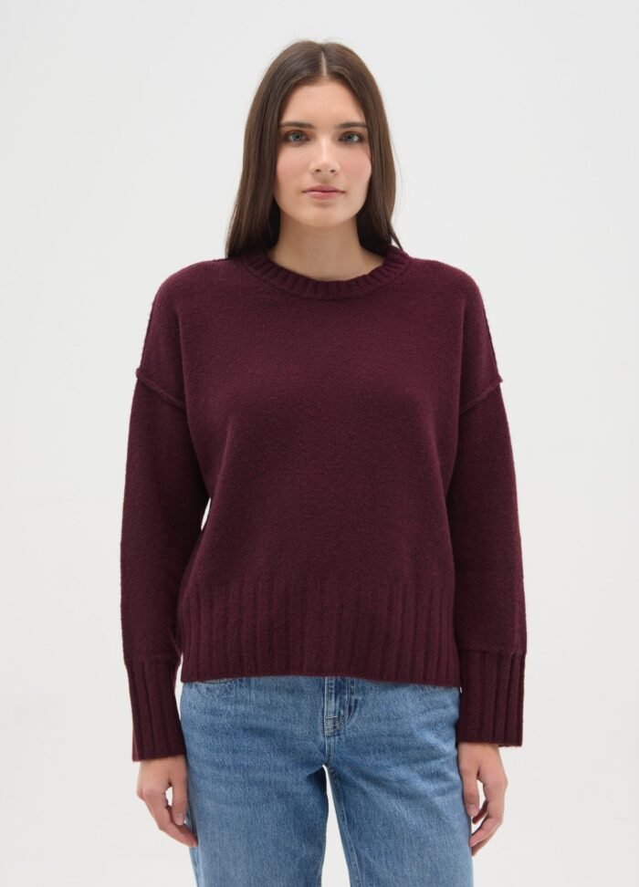Women's bordeaux reverse-stitch knit sweater – detail view | Halla Fashion